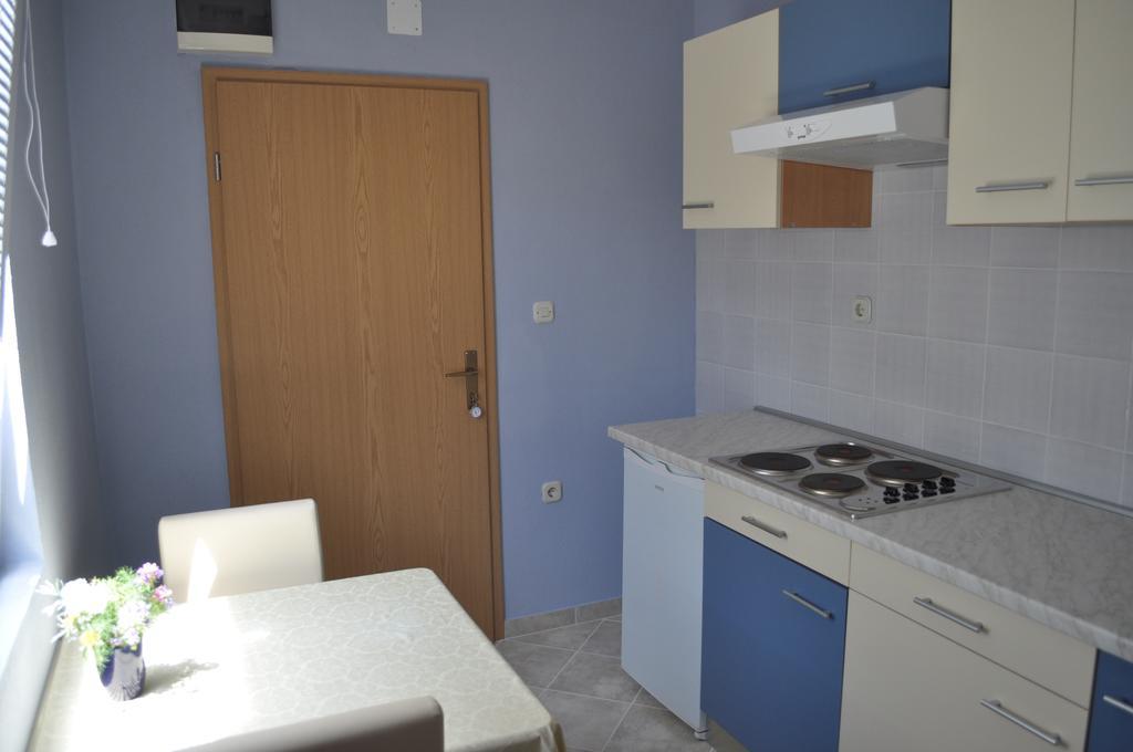 Zora Apartment Vis